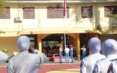UPACARA BULANAN JADI MOMENTUM PENGUATAN EDUKASI BAHAYA NARKOBA DI SMAS TERPADU WIRA BHAKTI GORONTALO